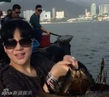 组图：吕良伟妻儿近照曝光 爱子可爱似红人小胖