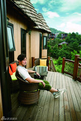 组图：沙溢拍杂志封面 阳光笑容展乐活正能量