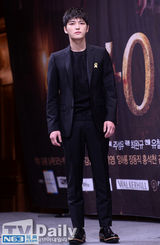 组图：韩剧《Triangle》金在中林时完成兄弟