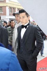 组图：刘恺威暂别新娘忙工作 与唐嫣拍新戏