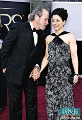 组图：众星情侣夫妻档携手奥斯卡红毯拼恩爱