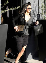 组图：奥斯卡影后变造型 劳伦斯金发变黑发