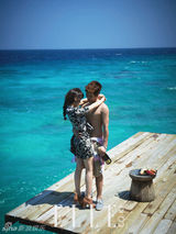 组图：Wondergirls先艺蜜月写真与新郎甜蜜亲吻