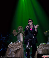 组图：陈奕迅巡回与歌迷狂欢 反口再唱《浮夸》