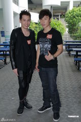 组图：方力申参演青春剧 《Y2K》开放媒体探班