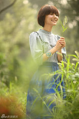 组图：王珞丹全新杂志写真曝光 一展青春魅力年华