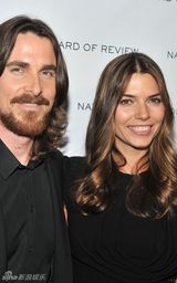 国家评论协会奖晚宴 贝尔和阿弗莱克夫妇亮相(组图)
