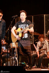 高清图：黄家强倾力献艺唱作世代 回应邓炜谦出书