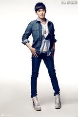 组图：张睿时尚写真 温暖型男演绎牛仔风情