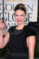 高清组图：《广告狂人》女星詹纽瑞-琼斯冷艳造型