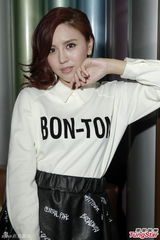 组图：何佩瑜强抢林德信 许奕妮曾被引诱吸毒