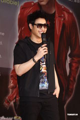 组图：潘玮柏8月推新专辑 自曝私下十分邋遢