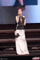 组图：曾志伟薛家燕扮肥姐 郑欣宜隔空寄思念