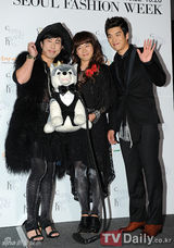 组图：南宫民金智勋等参加首尔时尚周张光孝设计展