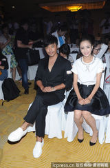 组图：陈思成激吻佟丽娅 公主抱安全裤走光