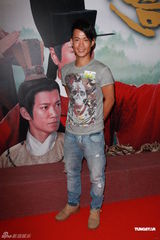 组图：黎耀祥为新剧造势 自曝配合太太再造人