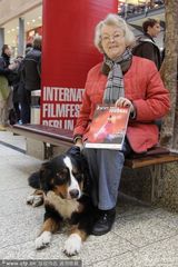 组图：柏林影展紧张筹备 民众排队买票现场爆满