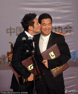 组图：张国立、黄晓明共获金鸡最佳男主角奖