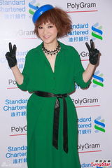 组图：宝丽金歌手齐开唱 王馨平难得露半球