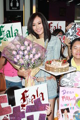 组图：陈法拉处女碟销量理想 望唱歌和演戏