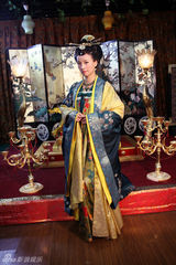 组图：《美人天下》张庭曝剧照 雍容华贵显大气