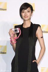 组图：桂纶镁暗示可能会隐婚 与男友平凡幸福