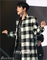 组图：Rain复出舞台彩排 耍帅卖萌魅力不减