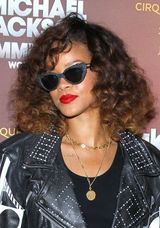 组图：三子女现身杰克逊纪念巡演 蕾哈娜潮爆助阵