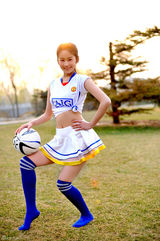 高清图：内地版杉菜颖儿 成首位清纯版足球宝贝