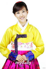 组图：韩星高雅罗张尹静等拍韩服写真贺新春