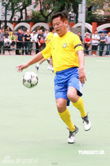 幻灯图：郭富城黄日华陈百祥等举行球赛纪念尹志强