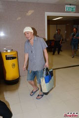 组图：母亲遇溺昏迷危殆 张卫健忧心返港探望