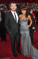 高清图：第82届奥斯卡红毯 萨姆-沃辛顿携女友亮相