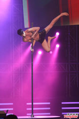 组图：亚洲先生总决选 猛男只穿泳裤秀壮硕肌肉