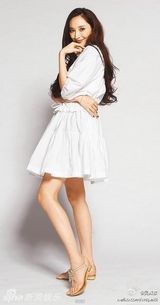 组图：吴佩慈微博私服分享 各色裙装款款有型