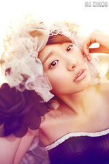 组图：孙耀琦霓虹写真别致风格