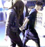 组图：贾斯汀-比伯与赛琳娜音乐奖后疑似复合