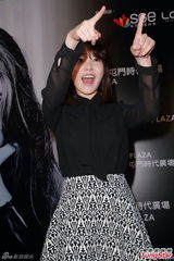 组图：韩星IU秀美腿 不相信美貌胜全智贤