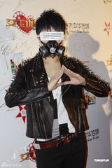 组图：孟茜田丽助阵《Lady呱呱》发布会各秀身材