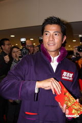 幻灯：郭富城醒狮贺岁 摩登女郎相伴