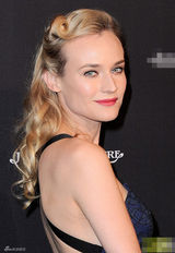 组图：黛安-克鲁格优雅干练亮相派对 连体衣秀美背