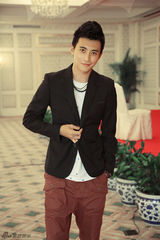 组图：《天使艾美丽》转场三亚 萧浩冉秀主持功底