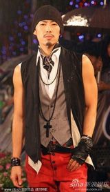 高清组图：金曲奖红毯星光熠熠 那英躲雨不顾形象