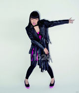 组图：吴莫愁登潮刊封面 摇滚小魔女极尽魅惑