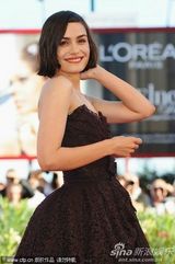 高清：《无果之路》首映女主演秀蕾丝裙 蜜挽男搭档