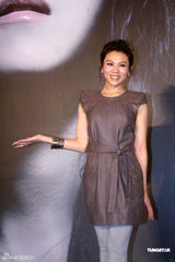 组图：蔡健雅三月开唱那英站台 两人台上跳舞