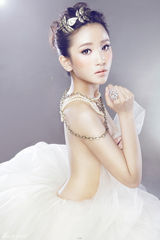 组图：解惠清大尺度写真裸背性感