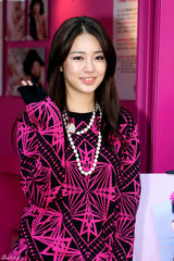 高清图：尹恩惠出任公益大使 粉丝会展露甜美笑容 