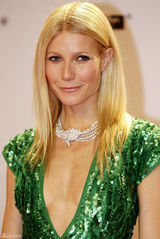 高清组图：格温妮丝-帕特洛深V领礼服性感亮相