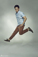 组图：高鑫最新写真大片 引领早春时尚新风潮